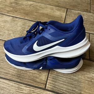 Nike Mens 8.5 Sneakers. Great Condition.